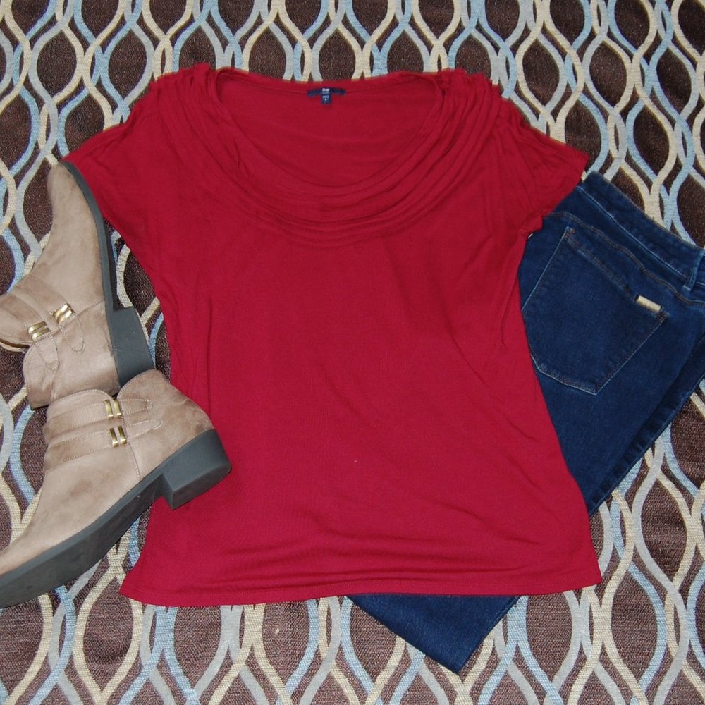 Gap, stretch, burgundy shell